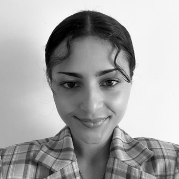 Chloëe, Social Media Manager